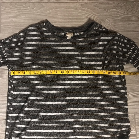 5/$20 SALE ✨ A NEW DAY Grey and White Striped Oversized Lightweight Long Sleeve - Picture 6 of 6